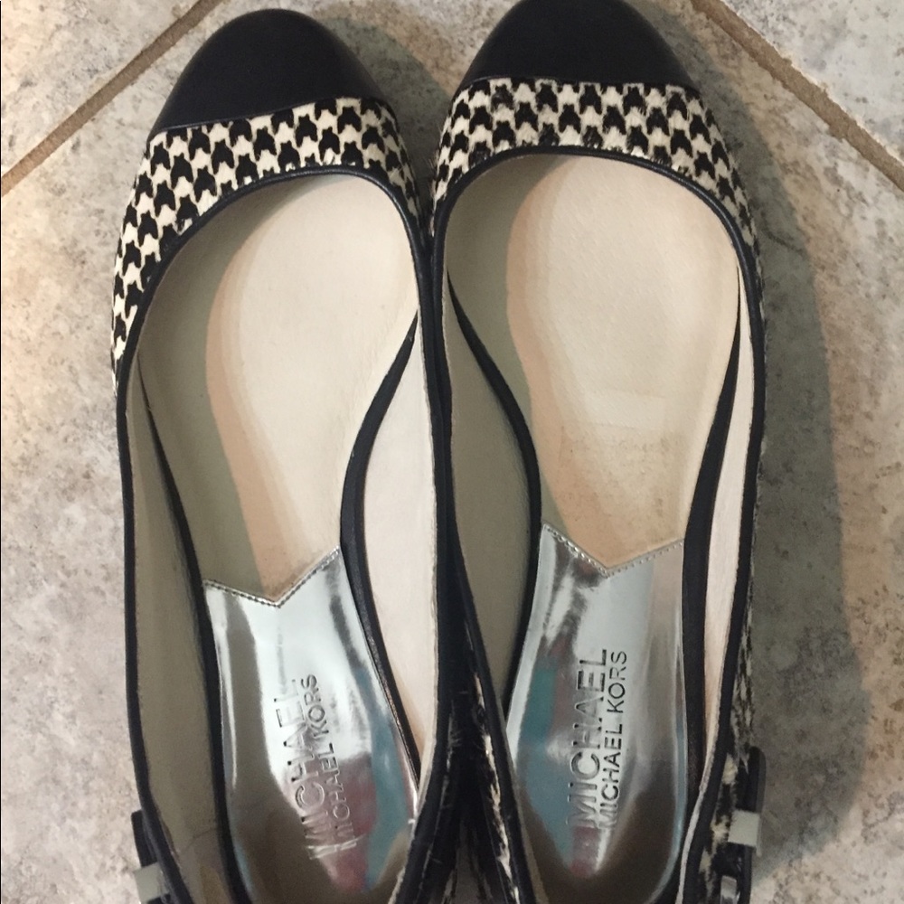 Michael Kors Super Cute black & white flats